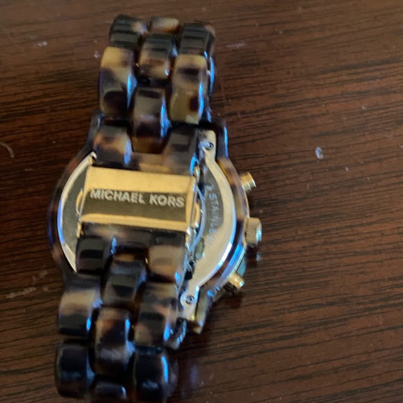 Michael Kors Womens Tortoise Watch - Picture 3 of 4